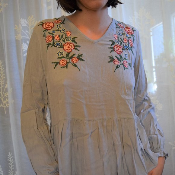 VICI Embroidered Floral Top - Picture 3 of 4